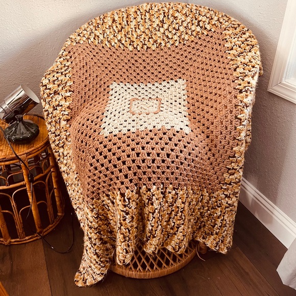 •VTG Throw• - Picture 1 of 3